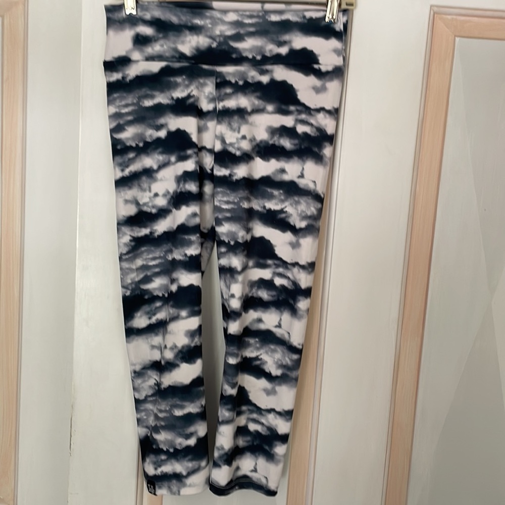 5For$15 Inyo size M leggings black and white mid calf